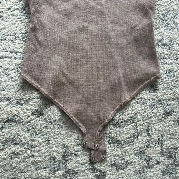 *NWT* Abercrombie & Fitch Tan Sweater Bodysuit - Picture 4 of 5